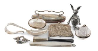 SMALL SILVER COLLECTABLES, including an Edwardian oval picture locket, Birmingham 1901, 42 x