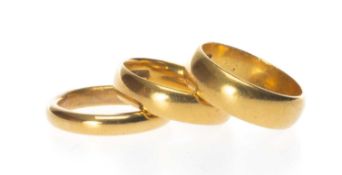 THREE 22CT GOLD WEDDING BANDS, total wt. approx. 16.0g, sizes J, K & L (3) Provenance: deceased