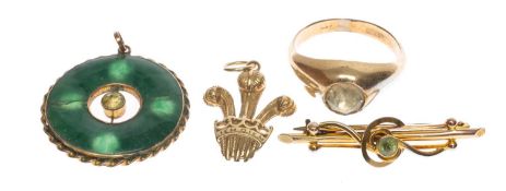 9CT GOLD JEWELLERY, comprising peridot bar brooch, Prince of Wales feathers pendant, peridot and