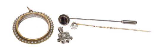 SMALL MIXED GROUP OF JEWELLERY, comprising diamond stick pin, blue john stick pin, diamond chip