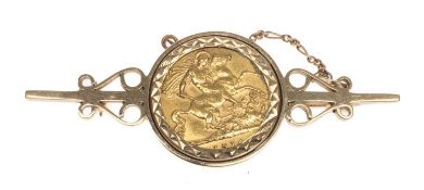 GEORGE V HALF SOVEREIGN BROOCH, 1914, in 9ct gold mount, safety chain, gross wt. approx. 9g