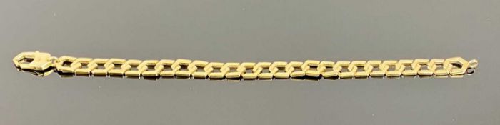 9CT GOLD FLAT CURB LINK BRACELET, 19cms (l), 13g Provenance: deceased estate Conwy
