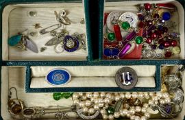 ASSORTMENT OF COSTUME JEWELLERY, including simulated pearl necklaces, cufflinks, bead necklaces,