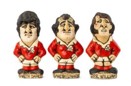 RUGBY UNION CLUB HOUSE: GARETH EDWARDS, JPR WILLIAMS, GARETH DAVIES GROGGS, Gareth Edwards wearing