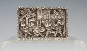 CHINESE SILVER SNUFFBOX, Yat Shing, Canton c. 1830, chased in the Cantonese style with lion dance or