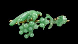 CHINESE 18K JADEITE BROOCH, Chow Sang Sang Jeweller (Hong Kong), carved with a squirrel on a