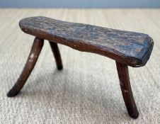 SMALL PRIMITIVE WELSH OAK STOOL OR PIG-BENCH, standing in three legs, approx. 32 x 52 x 15cms