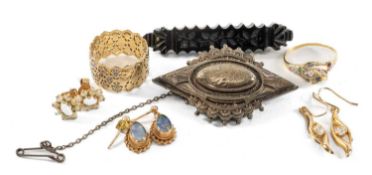 9CT GOLD & DIAMOND CHIP BROAD BAND RING, size P, 4.3g; 18ct gold gem-set panther ring, size M, 1.9g;