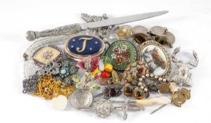 ASSORTMENT OF COSTUME JEWELLERY, including Wedgwood jasperware ring and earrings, various