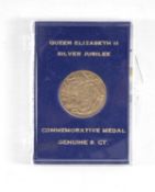 ELIZABETH II SILVER JUBILEE 9CT GOLD COMMEMORATIVE MEDAL, 2.5g Provenance: deceased estate Wirral