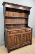 18TH CENTURY WELSH OAK DRESSER OF SMALL PROPORTIONS, Caernarfonshire, boarded half-canopy rack,