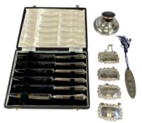 SILVER COLLECTABLES, capstan form inkwell, the hinged lid with mother of pearl dome top, 8cms (