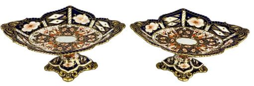 ROYAL CROWN DERBY IMARI 2451 PATTERN PEDESTAL DISHES, 12 (h) x 26 (w) x 12cms (d) Provenance: