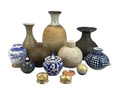 ASSORTED STUDIO / ART POTTERY, including a bottle vase with rustic textured body and speckle
