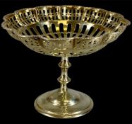 GEORGE V SILVER BON BON DISH, pierced shaped bowl with chased rim, on circular pedestal foot, Synyer