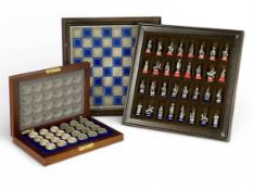 FRANKLIN MINT BATTLE OF WATERLOO CHESS SET with board, and the Battle of Waterloo chequers set in