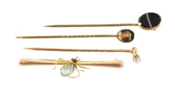 ASSORTED JEWELLERY, comprising 9ct gold spider bar brooch, three yellow metal pins including diamond