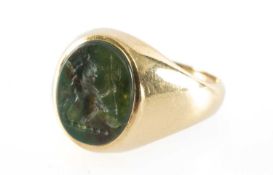 18CT GOLD & BLOODSTONE INTAGLIO SEAL SIGNET RING, the stone cut with a lion passant, in unmarked