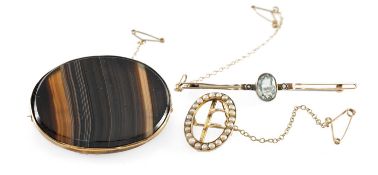 EDWARDIAN 15CT GOLD & PEARL BUCKLE BROOCH, 22mms, with safety chain, 3.5g; an aquamarine and seed