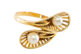 YELLOW METAL SIMULATED PEARL RING, size L, 3.4g Provenance: private collection Ceredigion, by family