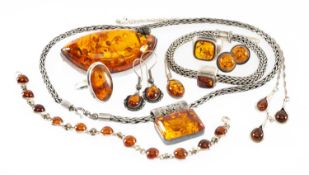 COLLECTION OF AMBER WHITE METAL JEWELLERY, comprising necklace and similar bracelet, two pendants on