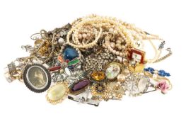 ASSORTED COSTUME JEWELLERY, including brooches, simulated pearls, necklaces, rings and earrings etc.