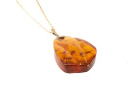 21K RUSSIAN AMBER PENDANT, shaped oval form suspended from a Soviet 875 hallmarked bale with 6ЯК