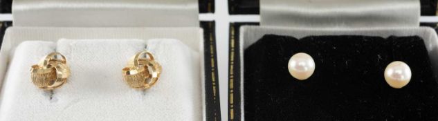 PAIR OF 9CT GOLD TEXTURED & POLISHED KNOT-FORM EAR STUDS, 1.45g; a pair of cultured pearl ear studs,