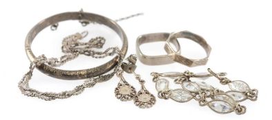 SMALL ASSORTMENT OF SILVER JEWELLERY, comprising child's hinged bangle, 44mms cuff size; two