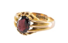 GENT'S 9CT GOLD GARNET SIGNET RING, Chester 1916, size R, 3.6g Provenance: private collection Ynys
