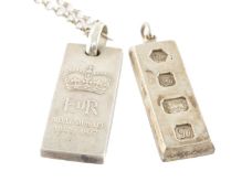 QUEEN ELIZABETH II SILVER JUBILEE STERLING SILVER INGOT PENDANT, London 1977, suspended from a