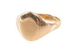 9CT GOLD SIGNET RING, size V, 4.8g Provenance: private collection Flintshire
