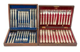 GEORGE V MAHOGANY CANTEEN of silver-plated King's pattern dessert knives and forks; and a Walker &