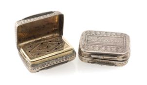 GEORGE IV SILVER VINAIGRETTE, Birmingham 1827?, cushion form with an intact but detached grill,