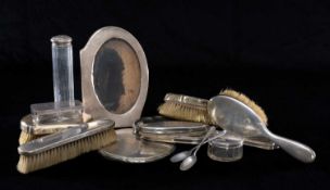 ASSORTED SILVER-MOUNTED DRESSING TABLE / VANITY PIECES, including photograph frame, Birmingham