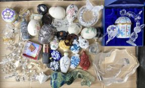 ASSORTED SMALL COLLECTABLES, including boxed Swarovski animals and figures, scent bottles, Halcyon