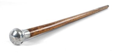 MALACCA WALKING CANE, with silver knob, 86cms (l) Provenance: private collection Cheshire