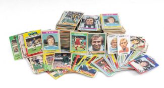 TOPPS CHEWING GUM 1970s FOOTBALL CARDS, with red and blue backs, approx. 700 total Provenance:
