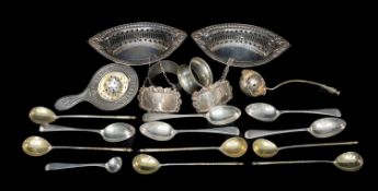 SILVER & OTHER COLLECTABLES, including pair of wine labels 'Port' and 'Gin' with chains, tea