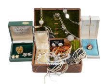 ASSORTMENT OF COSTUME JEWELLERY, including a coral beaded necklace, simulated pearl choker
