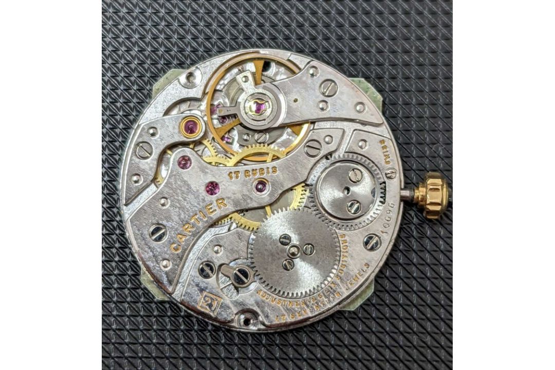 RARE LADIES' 18CT GOLD CARTIER SANTOS DUMONT WRISTWATCH, c. 1990, Ref. 9606, Cal.21 17J manual- - Image 4 of 15