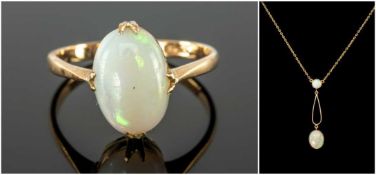 EDWARDIAN OPAL LAVALIER PENDANT, unmarked yellow metal mount and fine link chain, drop 35mms,