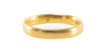 22CT GOLD WEDDING BAND RING, 3.7g Provenance: private collection Glamorgan Comments: misshapen/
