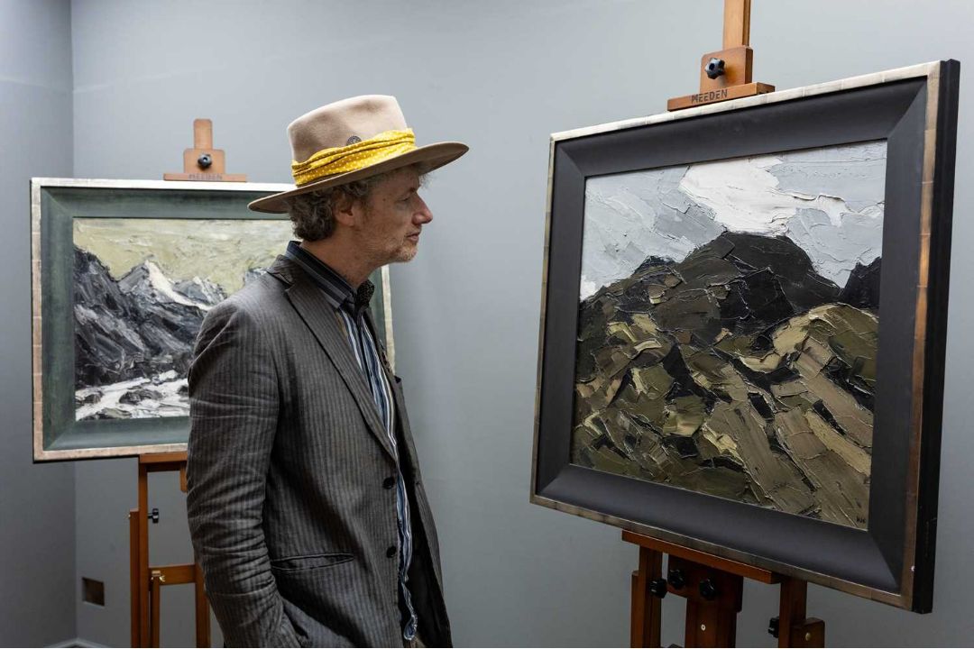 ‡ SIR KYFFIN WILLIAMS RA (Welsh, 1918-2006) oil on canvas - entitled 'The Moelwyns in Winter', - Image 6 of 30