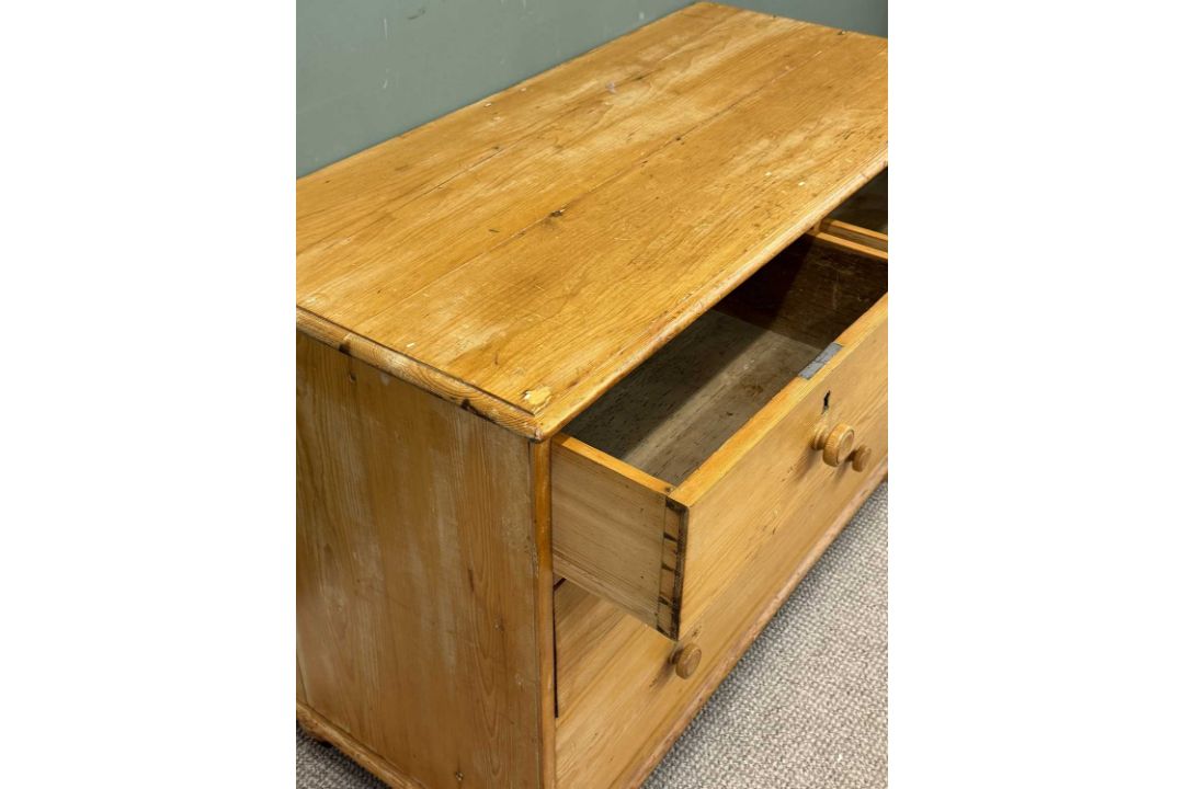 VINTAGE PINE CHEST of two over two drawers, 74 (h) x 106 (w) x 50cms (d) Provenance: deceased estate - Image 4 of 6