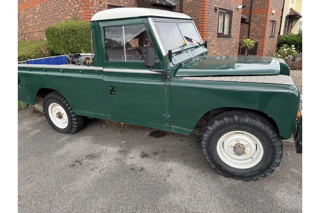 LAND ROVER 1968, DTU 634F, colour green and with contents Collection in situ from address in - Image 6 of 11