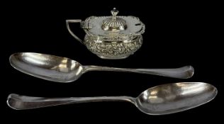 SILVER COLLECTABLES, Edwardian mustard pot with hinged lid, body embossed decoration, and blue glass