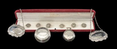 SMALL ANTIQUE SILVER COLLECTABLES, comprising sovereign case, pill box and cover, pair of port and