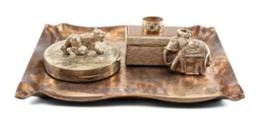 ASSORTED SILVER & WHITE METAL COLLECTABLES, including Indian aventurine mounted box, 6cms (w);