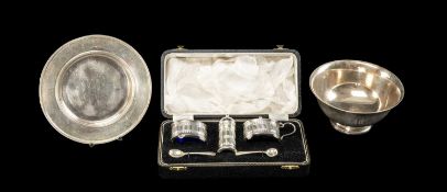 ASSORTED SILVER TABLEWARE, including cased three-piece silver cruet set, Birmingham 1958; American